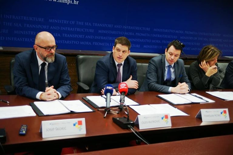 Potpisivanje ugovora za sanaciju kritičnih cesta 30.1.2019. 2 768x512