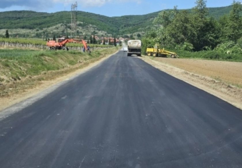Završeno djelomično presvlačenje asfalta prema naselju Podgorje i spoja na 