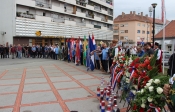 Dan hrvatskih branitelja Požeško-slavonske županije započeo polaganjem vijenaca i svečanim mimohodom sa zastavama ratnih postrojbi