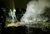 Požar automobila &quot;Peugeot&quot;  u Jakšiću koji je u potpunosti izgorio