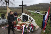 Komemoracija i polaganje vijenaca uz spomenik za žrtve Slavonskog križnog puta koji je završio u Ruševu