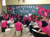 Čaglinski učenici na javnoj tribini povodom Dana ružičastih majica