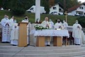 Središnje euharistijsko slavlje na požeškom groblju Sv. Ilije uz svetkovinu Svih Svetih