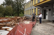 Župan posjetio zgradu škole u Čaglinu koju je uništilo olujno nevrijeme