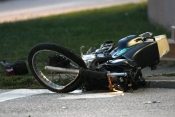 U prometnoj nesreći lakše ozlijeđen 73-godišnji vozač mopeda koji je bočno udario u nailazeći automobil