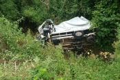 Sudar i slijetanje osobnog automobila i kamiona - smrtno stradao vozač kamiona