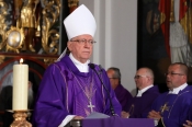 U prigodi 75. obljetnice završetka 2. svjetskog rata požeški biskup Antun Škvorčević pozvao na molitvu