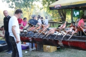 Prva Ribarska večer u Trenkovu iznenadila organizatore velikim brojem ljubitelja ribljih delicija