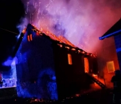 Požar u Ivandolu izazvao neoprezni 70-godišnjak u kojem je kuća u potpunosti izgorjela