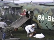 Poljoprivrednim avionom prevezli 141 ranjenika