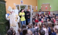 Sveti Nikola i požeški gradonačelnik Puljašić obišli dječje vrtiće i pedijatriju u bolnici