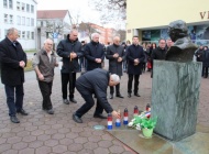 Zapalili lampione podno biste dr. Franje Tuđmana na 20. godišnjicu smrti
