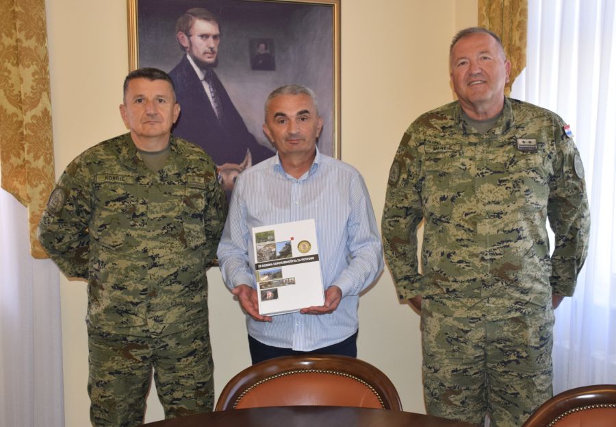 Gradonačelnik Miličević ugostio novog zapovjednika Vojarne 123. brigade HV-a pukovnika Ivicu Kordića i njegova zamjenika pukovnika Ivicu Mandića