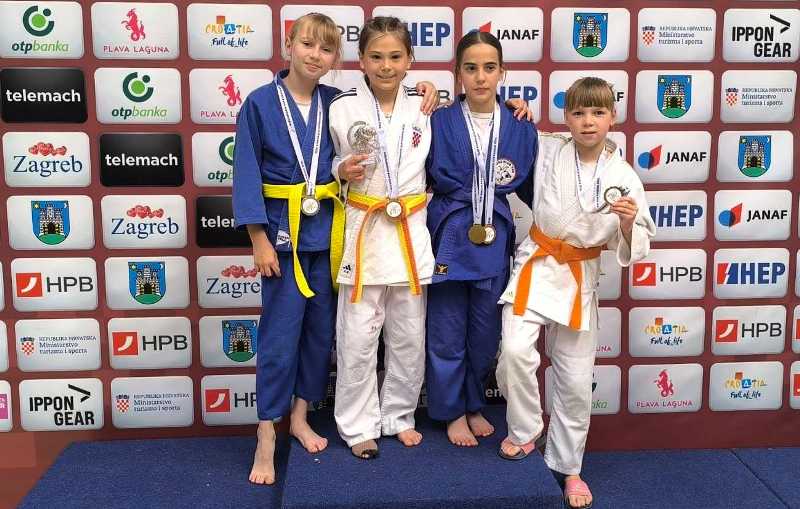 IMG bd74c2abb9a95db530e5a6002b817307 V