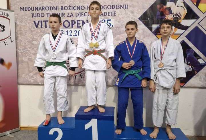 IMG 539fa2f04c85f5687b504e85510d2056 V