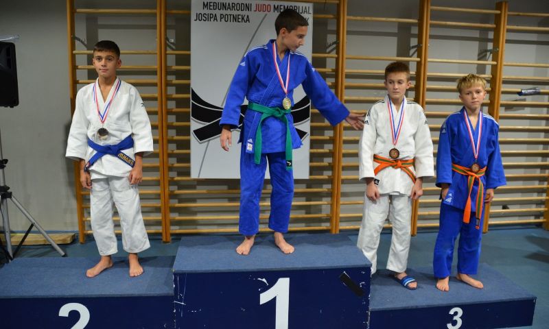 IMG 9e6dbf97bb610c621c7a1108c6a195be V