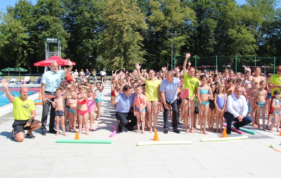 320 polaznika krenulo u Školu plivanja