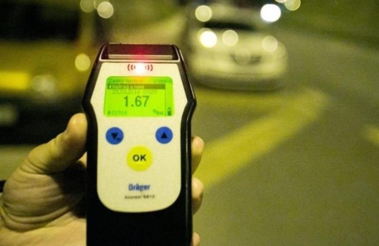 35-godišnji vozač bez pojasa ali pod utjecajem alkohola od 1,69 promila u Trenkovu sletio s ceste i prevrnuo se na krov