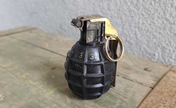 Anonimni građanin u Požegi predao ručnu bombu a 65-godišnjak u Drškovcima pušku i 58 komada streljiva