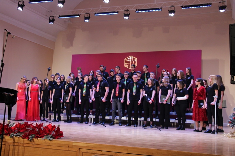 Božićni koncert mladih glazbenika i njihovih mentora napunio Koncertnu dvoranu