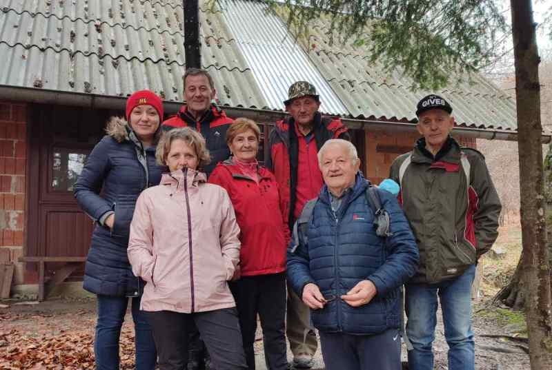 Članovi HPD "Sokolovac" obilježili dolazak Nove godine dočekom u PD Lapjak a ujutro tradicionalni pohod na Trišnjicu