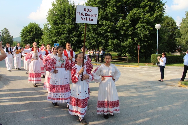 Čuvajmo običaje zavičaja prikazalo 12 folklornih i pjevačkih društava