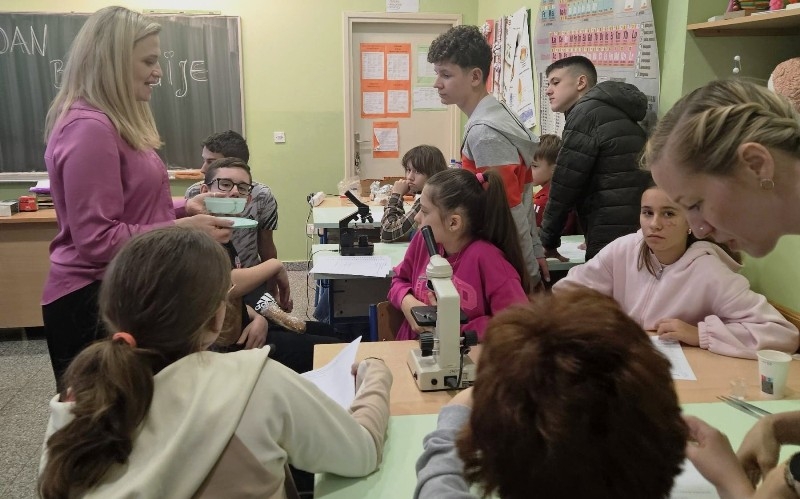 Dan biologije - "Mali svijet velikih tajni" uz mikroskopiranje stanica i izoliranje molekule DNA