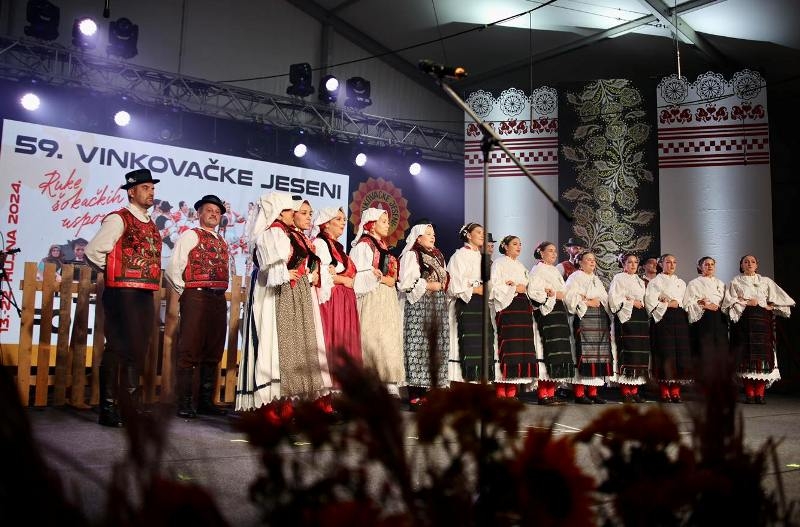 Danas spoj slavonskih običaja i tradicije uz dalmatinske taktove