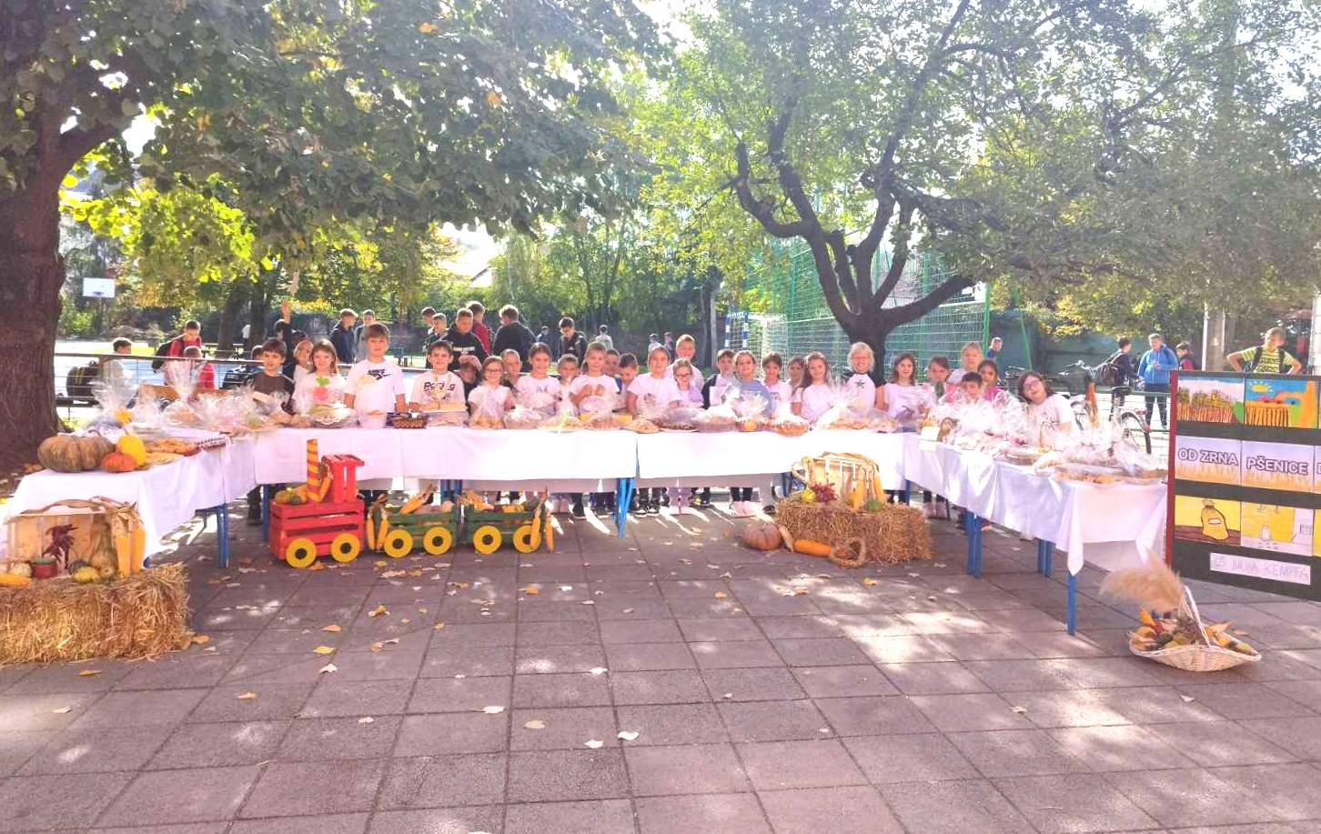 Dani kruha i zahvalnosti za plodove zemlje u OŠ Jukija Kempfa Požega
