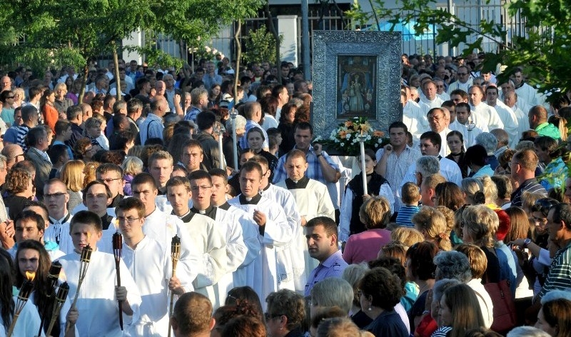 Euharistijsko slavlje u obnovljenoj crkvi Gospe Voćinske uz desetak tisuća vjernika