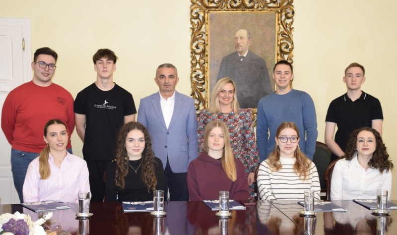 Grad Požega nastavlja sa stipendiranjem darovitih učenika srednjih škola - 11 novih stipendija