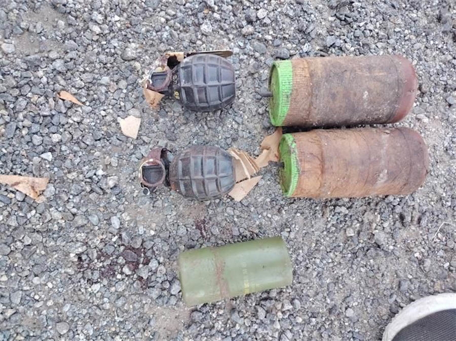 Građanin policiji predao topovski udar, ručne bombe i eksplozivne naprave