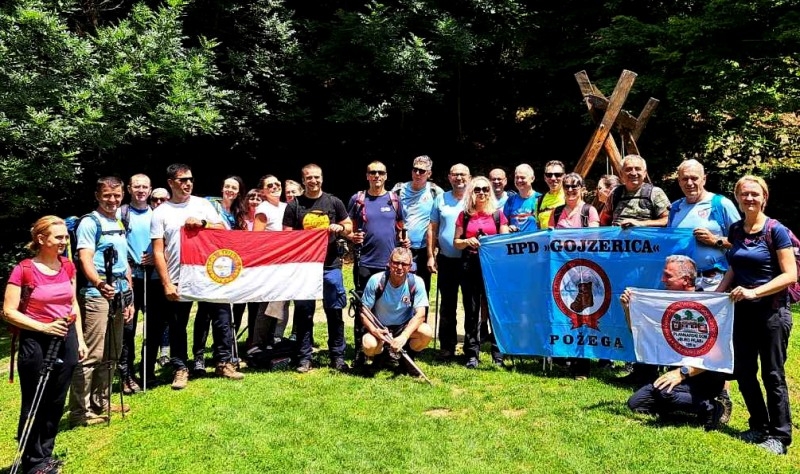 HPD "Gojzerica" preko veličkog starog grada i Tauberovih stijena posjetili jankovačku šumu, jezera i slap