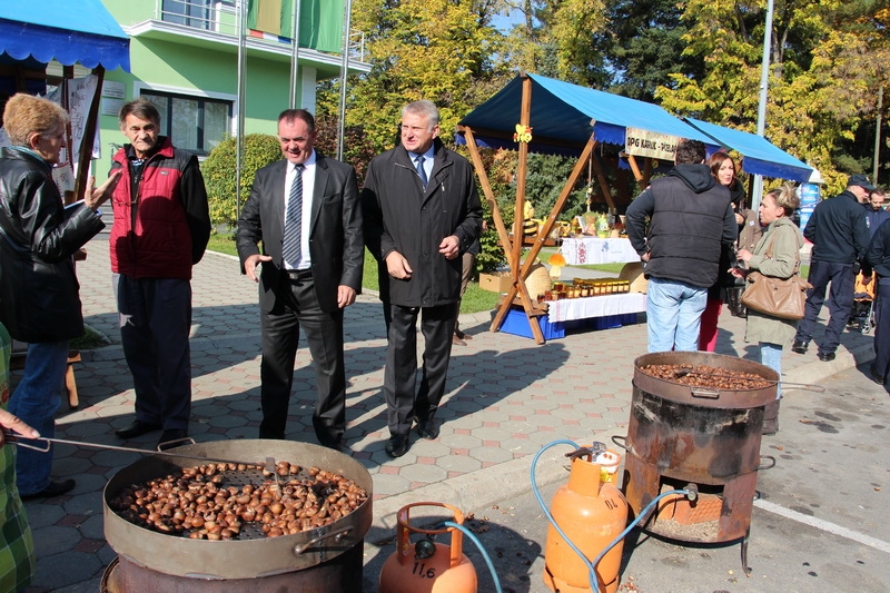 Miris kestena najavio Jesenski sajam