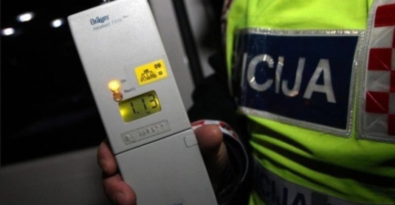 Noćas se 32-godišnja vozačica zabila u Požegi u parkirani automobil koji je udario u treći automobil - imala je 1,11 promila alkohola
