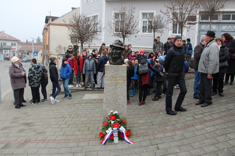 Obilježili 96. godišnjicu rođenja Matka Peića uz njegovu bistu