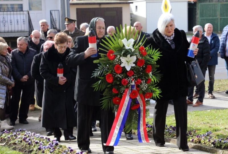 Odana počast poginulim hrvatskim braniteljima pleterničkog kraja uz hodočašće hrvatskih branitelja u Svetište Gospe od Suza