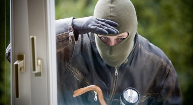 Osumnjičen 37-godišnjak s područja Požege za tešku krađu provaljivanjem u Škrabutniku, a 32-godišnjak iz Velike za tešku krađu provaljivanjem u Požegi