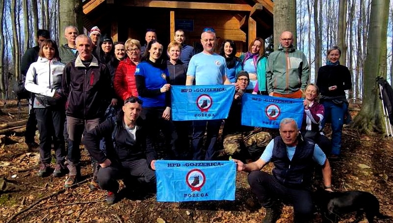 Planinari HPD "Gojzerica" po Papuku sve do planinarskog skloništa Kneževa voda