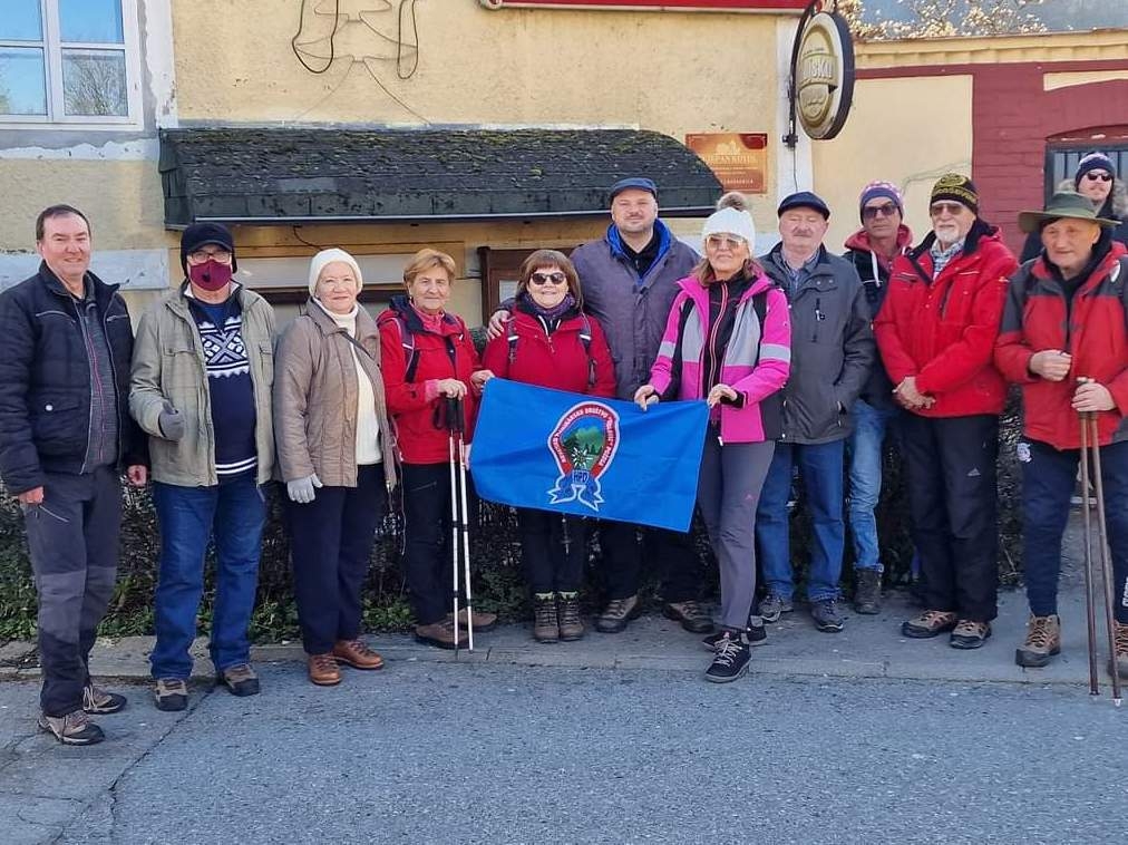 Planinari HPD "Sokolovac" Požega pohodili  Požeško Vincelovo na brdu kod kapelice Sveti Vid