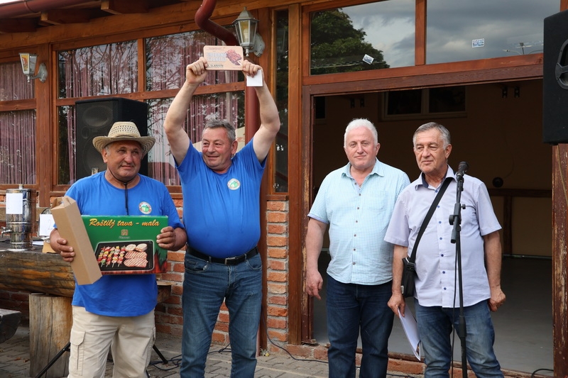 Planinari sekcije "Kapavac" Zakorenje osvojili drugo mjesto na  8. Festivalu slanine i vina Slanvin u Kaptolu
