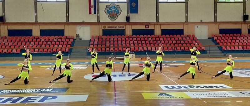 Plesači, twirlingaši i mažoretkinje pokazali svoje umijeće na 14. Otvorenom kupu Grada Požege u plesu i 16. Twirling i mažoret kupu