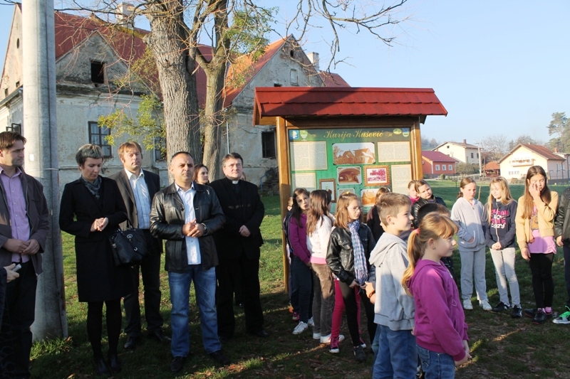 Postavili info panoe za kuriju i Viškovačku utvrdu