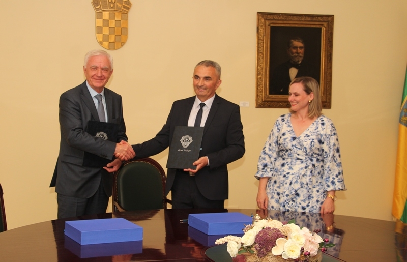 Primopredaja dužnosti gradonačelnika Grada Požege koju je preuzeo Borislav Miličević