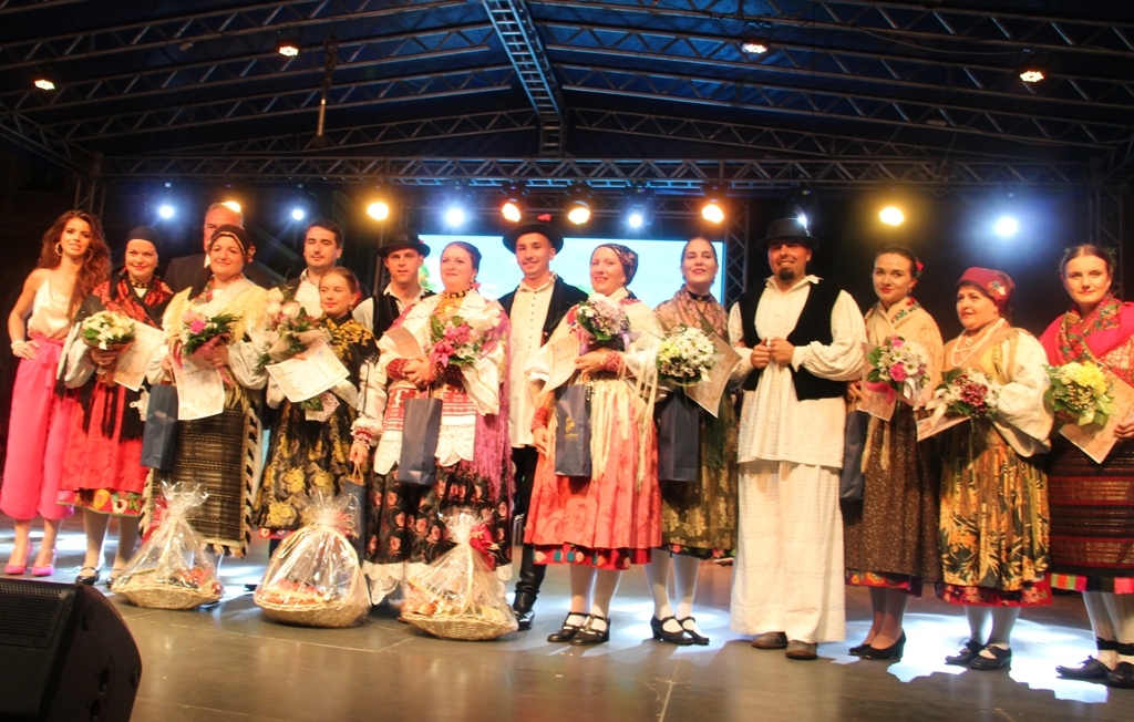Prva večer i Festival običaja donijela izbor najšokice i najbećaruše