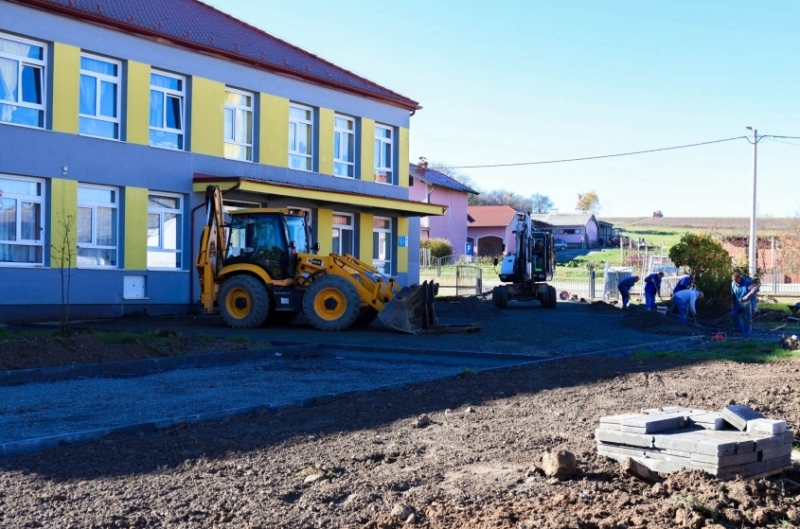 Radovi na sportskim igralištima i okolišu Osnovne škole Stjepana Radića u Čaglinu