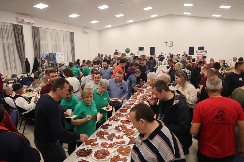 Rekordnih 119 uzoraka na jubilarnom 10. Festivalu kulenove seke - šampion Milan Ivanović odnio nagradu 300 eura tvrtke Portfolio