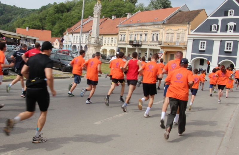 S požeškog trga startalo 65 trkača