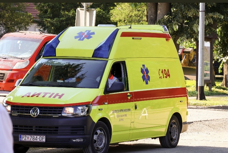 Teško stradao vozeći motocikl samo na stražnjem kotaču