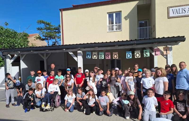 Učenici 4. razreda Kempfove škole prva grupa u programu Škola u prirodi u Baški na otoku Krku -  nezaboravna, poučna, zabavna i srcem organizirana